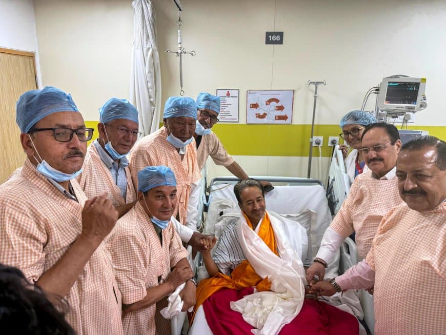 पेपर लीक केस... सोनम वांगचुक ने तोड़ा अनशन, प्रधान के इस्तीफे पर अड़ी सीजेपी... आज देशभर में प्रदर्शन