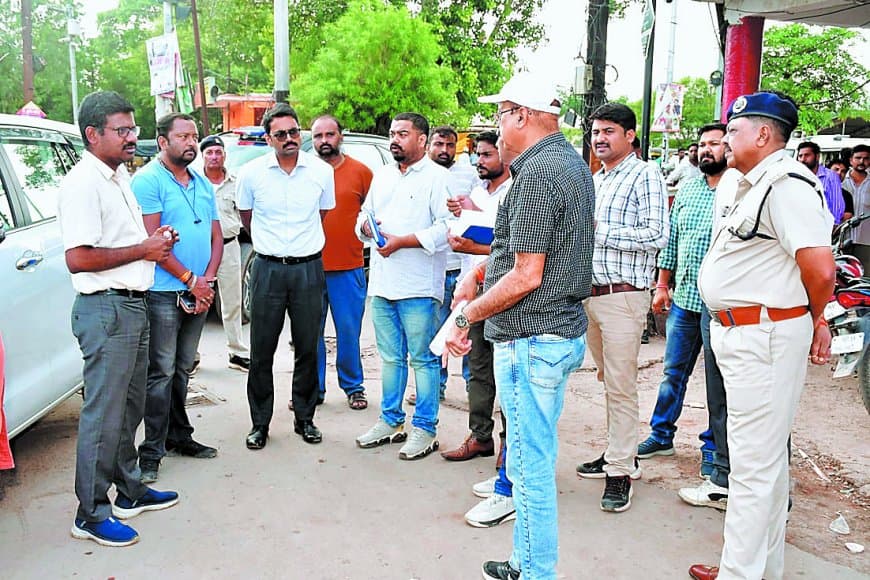 कलेक्टर ने तय की सड़क निर्माण समयसीमा, दो माह में बेहतर यातायात व्यवस्था का लक्ष्य निर्धारित