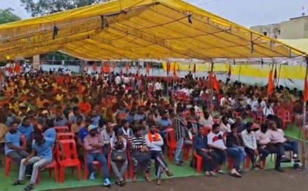 भोपाल: बिजली विभाग के आउटसोर्स कर्मचारियों का हल्लाबोल... संविदा दर्जे और 50 लाख के बीमा की मांग 
