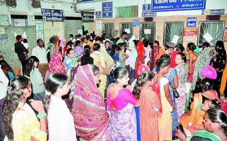 उमस और वायरल का कहर, जिला अस्पताल में बढ़ी मरीजों की भीड़, वार्ड हुए फुल