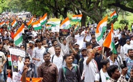 रांची में छात्रों का बवाल: बॉर्डर जैसी कंटीली बैरिकेडिंग तोड़ विधानसभा की ओर बढ़े प्रदर्शनकारी...सीबीआई जांच हो