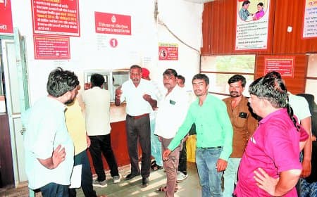 जिला अस्पताल में छह घंटे बिजली गुल, ब्लड बैंक ठप; मरीजों के परिजन दिनभर कतार में परेशान रहे