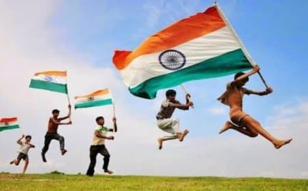 इन गीतों के बिना नहीं मनाया जाता आजादी का जश्न... जानिए टॉप टेन गाने
