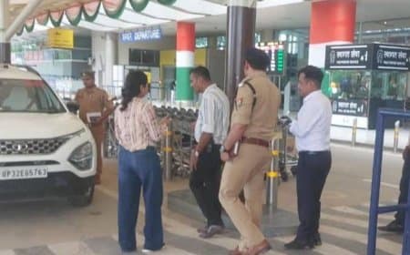 वाराणसी एयरपोर्ट पर हथियार जांच के दौरान चली गोली, महिला कर्मचारी समेत दो घायल