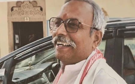 अयोध्या: चढ़ावा चोरी विवाद के बीच गोपाल राव की वापसी, श्रीराम जन्मभूमि मंदिर में किए दर्शन और चंपत राय से की मुलाकात