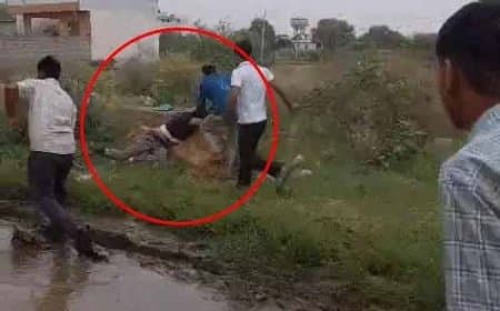 जयपुर में बवाल: स्कूल का निरीक्षण करने पहुंचे आशुतोष रांका से धक्का-मुक्की, ग्रामीणों ने कॉकरोच को खदेड़ा