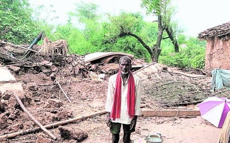 रीवा के तराई गांवों में बाढ़ का कहर, 40 कच्चे मकान ढहे और परिवार बेघर