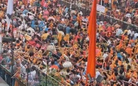 कुबेरेश्वर धाम: दावों के बीच चरमराई व्यवस्थाएं, श्रद्धालु को हार्ट अटैक...डॉक्टरों ने कंधे पर उठाकर पहुंचाया