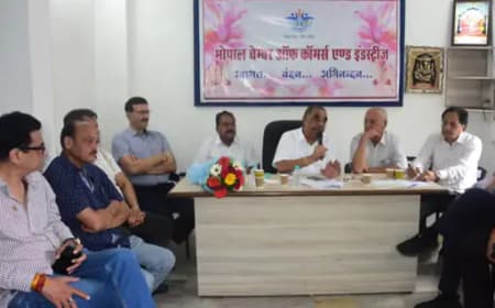 आवासीय क्षेत्रों में सीलिंग कार्रवाई के विरोध में व्यापारी बापू के सामने करेंगे प्रार्थना सभा