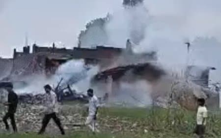 प्रयागराज-कौशांबी बॉर्डर पर पटाखा फैक्ट्री में जोरदार धमाका, 5 की मौत और कई घायल