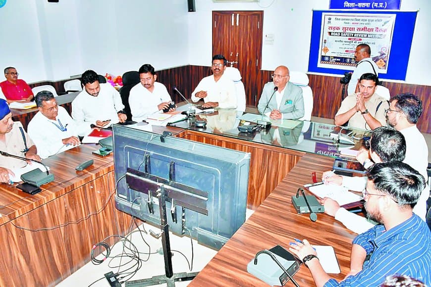 सतना में सड़क दुर्घटनाएं घटाने हेलमेट, सीट बेल्ट और जागरूकता पर न्यायमूर्ति सप्रे का जोर