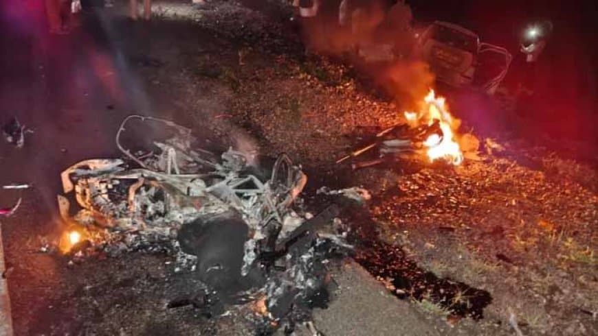 मध्यप्रदेश: खरगोन में भीषण सड़क हादसा, दो की मौत... टक्कर के बाद बाइक में लगी आग,  जलकर खाक