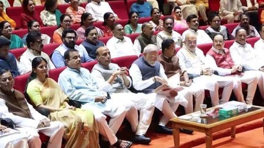 संसद का मानसून सत्र: एनडीए संसदीय दल की बैठक में पहुंचे पीएम... आज पेश होगा टैक्स संशोधन बिल