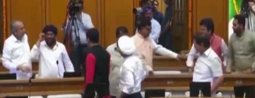 दिल्ली विधानसभा: भाजपा-आप विधायक में तनातनी... अध्यक्ष ने दी सख्त चेतावनी, पांच नेता किए गए बाहर