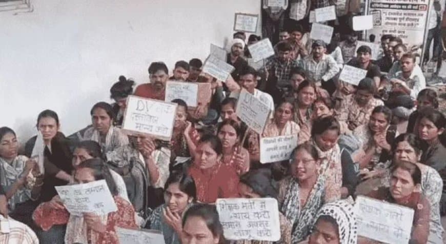 MP प्राथमिक शिक्षक वर्ग-3 भर्ती परीक्षा विवाद: कटऑफ डेट के खिलाफ DPI का प्रदर्शन, मेरिट टॉपर भी हुई अपात्र