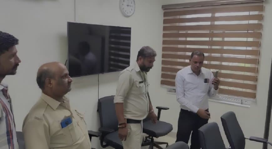 भोपाल स्वास्थ्य संचालनालय में कुर्की कार्रवाई: 4 करोड़ का बकाया चुकाने के लिए कंप्यूटर और गाड़ियां जब्त