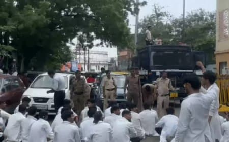 MP Intern Doctors Protest: स्टाइपेंड बढ़ाने की मांग पर अड़े इंटर्न डॉक्टर, पुलिस से झड़प और वाटर कैनन का इस्तेमाल