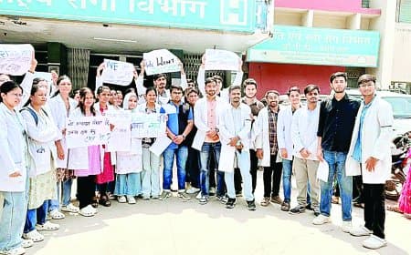 श्याम शाह मेडिकल कॉलेज के सभी इंटर्न डॉक्टर हड़ताल पर, 30 हजार स्टाइपेंड की मांग