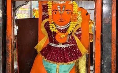 उज्जैन खड़े हनुमान मंदिर विवाद: साध्वी हर्षानंद का अल्टीमेटम, सोशल मीडिया रील्स देख पहुंच रहे दूर-दूर से श्रद्धालु