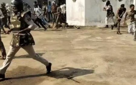 Balaghat Thana Gherao: किरनापुर थाने पर उग्र प्रदर्शन, गर्भवती महिला और पति की पिटाई के विरोध में भिड़े लोग
