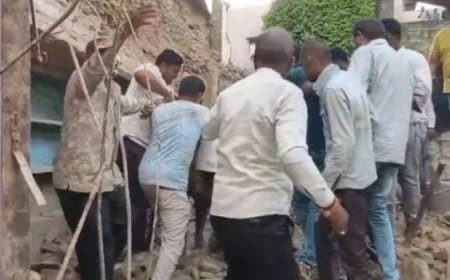 इंदौर में बड़ा हादसा : सांवेर में जर्जर मकान की दीवार गिरने से तीन मजदूरों की मौत, दो घायल