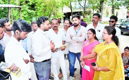 कन्या कॉलेज में अतिथि विद्वानों और चतुर्थ श्रेणी कर्मचारियों का धरना दूसरे दिन भी जारी