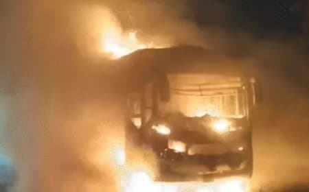 नोएडा यमुना एक्सप्रेस-वे बस हादसा: चलती AC बस में आग लगने से 9 यात्रियों की मौत, महोबा जा रही थी गाड़ी