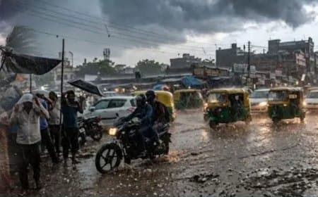 अर्नब चक्रवात का दिखा असर: यूपी में 40 घंटे से लगातार बारिश, 14 राज्यों में अलर्ट... बिहार में तीन की मौत
