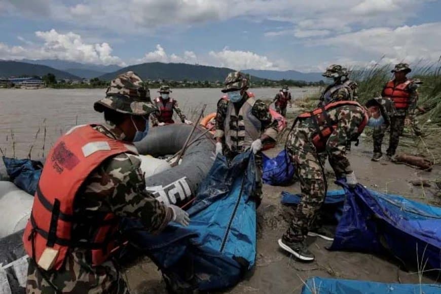 नेपाल में बाढ़ के बाद तबाही का मंजर...अब तक 939 शव बरामद...4000 लापता...एक ही घर में मिलीं 24 लाश