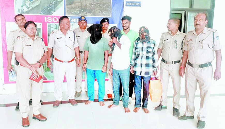 शिक्षक दंपती के सूने घर में लाखों की चोरी का खुलासा, चार आरोपी गिरफ्तार, जेवर बरामद