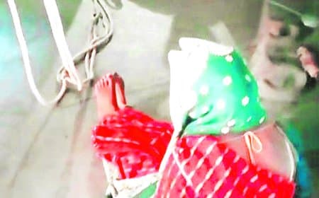 प्रेम प्रसंग में युवक को रस्सी से बांधने का वीडियो वायरल, पुलिस ने शुरू की जांच