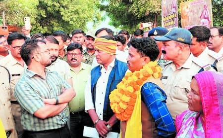 मझगवां में पुश्तैनी जमीन पर प्लांटेशन से भड़का आदिवासी आक्रोश, सात मांगों के साथ तहसील गेट पर धरना