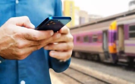 Indian Railways Rules: ट्रेन या स्टेशन पर मोबाइल स्पीकर पर गाने बजाए तो लगेगा 1000 रुपये जुर्माना, जानिए नया नियम