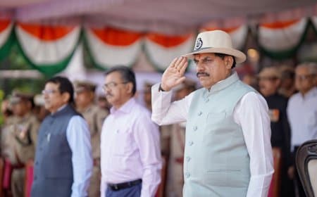 मध्यप्रदेश: सीएम की घोषणा-  अब शहीद की पत्नी और माता- पिता को  सरकार देगी 50-50 लाख की सहायता 