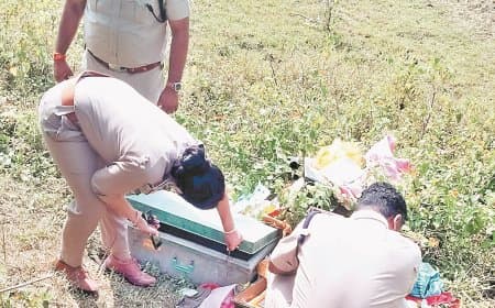 मैहर के सोनवारी हत्याकांड में नया मोड़, 16 दिन बाद खेत में मिली मृतक परिवार की पेटी