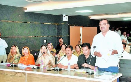 सतना निगम परिषद में नामकरण पर सियासी घमासान, सीवर सड़क और पेयजल के सवाल पीछे छूटे