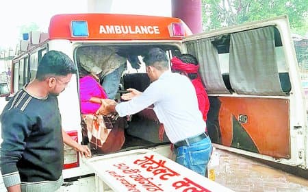 नौतनवा एक्सप्रेस में गर्भवती महिला को उठा प्रसव दर्द, सतना में एंबुलेंस के अंदर गूंजी किलकारी
