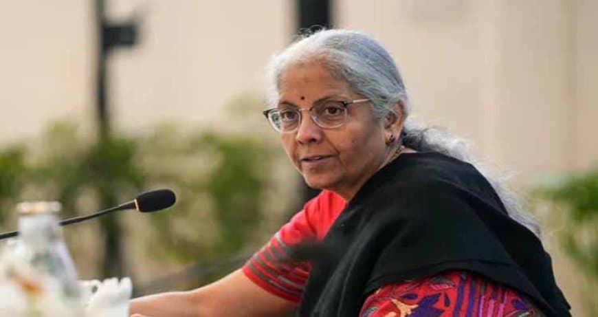 भारत: यूरिया की हर बोरी पर किसानों को केंद्र सरकार दे रही 2,700 रुपए की सब्सिडी... केंद्रीय वित्त मंत्री का दावा