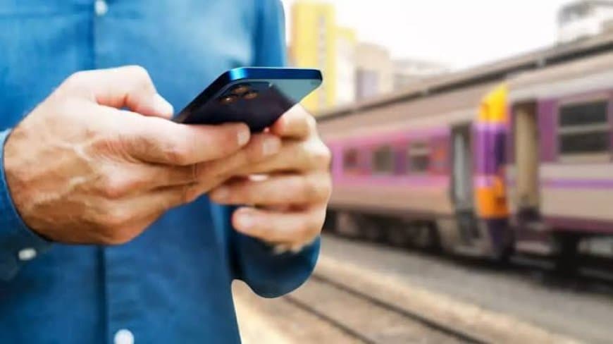 Indian Railways Rules: ट्रेन या स्टेशन पर मोबाइल स्पीकर पर गाने बजाए तो लगेगा 1000 रुपये जुर्माना, जानिए नया नियम