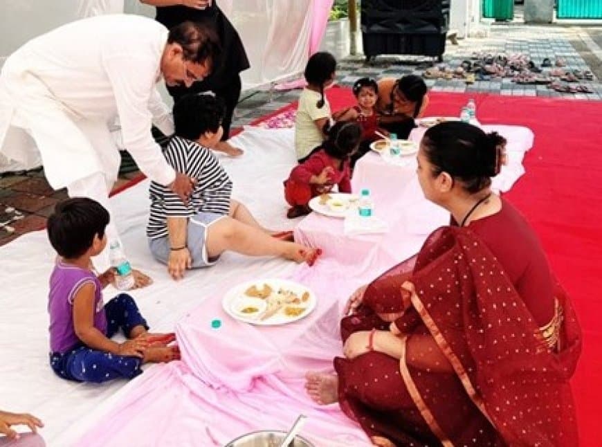 सांसद वीडी शर्मा ने सपत्नीक किया कन्या पूजन 