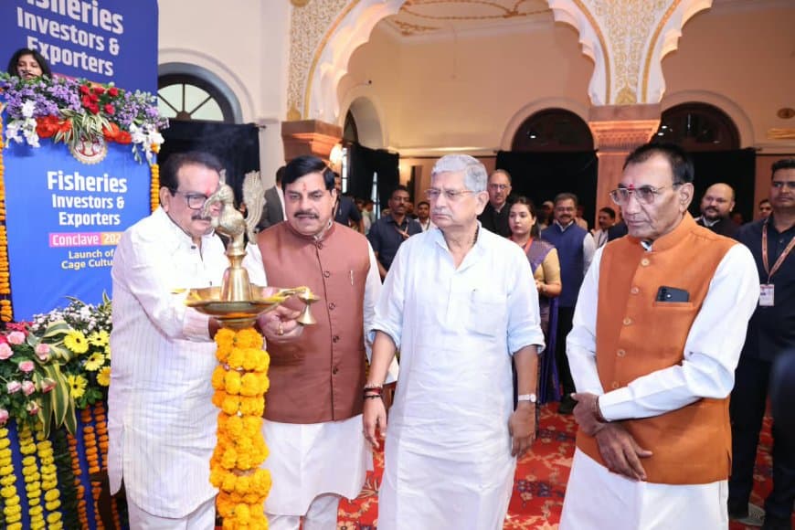 मुख्यमंत्री डॉ. मोहन यादव एवं केंद्रीय मत्स्य पालन, पशुपालन एवं डेयरी तथा पंचायती राज मंत्री  राजीव रंजन सिंह ने कुशाभाऊ ठाकरे सभागार में राष्ट्रीय फिशरीज इन्वेस्टर्स एंड एक्सपोर्टर्स कॉन्क्लेव-2026 का दीप प्रज्जवलित कर शुभारंभ किया।