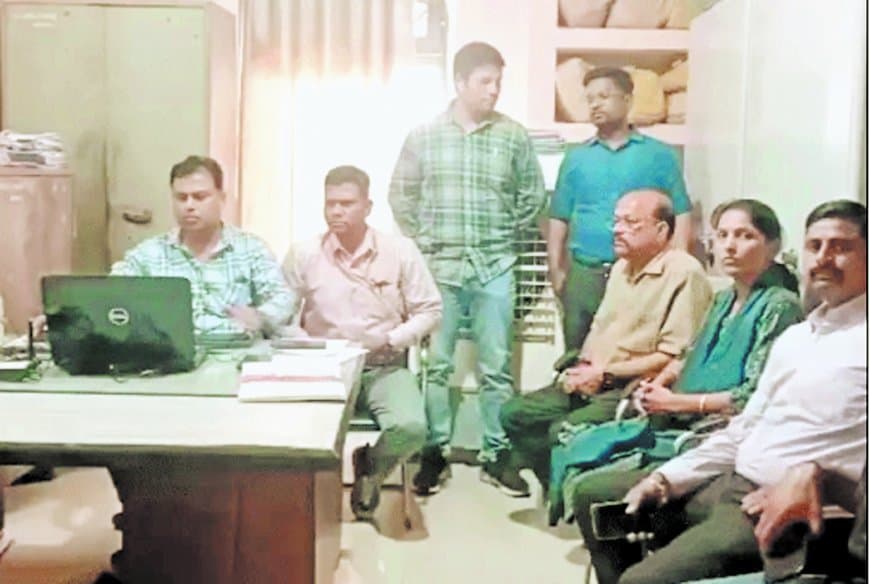 पन्ना जल संसाधन विभाग में लोकायुक्त का छापा, 45 हजार रुपये रिश्वत लेते दो कर्मचारी रंगेहाथ पकड़े