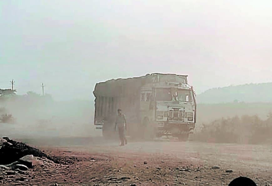 दीपावली मेले से पहले बदहाल सतना-चित्रकूट मार्ग पर सवाल, 20 करोड़ खर्च फिर भी गड्ढों से जूझते श्रद्धालु