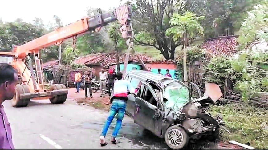 सीधी के बेहड़ा मोड़ पर बस-कार की आमने-सामने भिड़ंत, तीन की मौत, पांच वर्षीय बच्ची गंभीर घायल