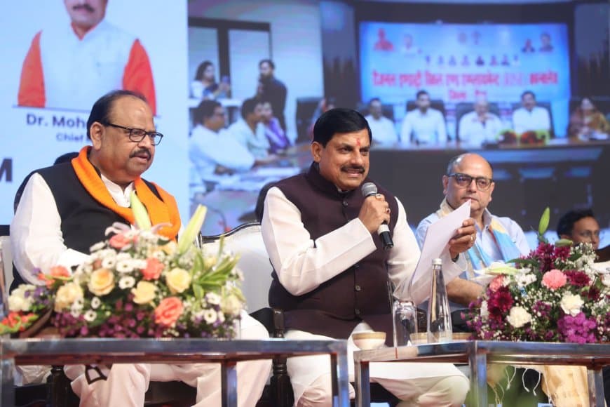 एमपी राइज़ 2025: रतलाम में कॉन्क्लेव शुरू, ₹2400 करोड़ वितरित एमपी राइज़ 2025: रतलाम में कॉन्क्लेव शुरू, ₹2400 करोड़ वितरित