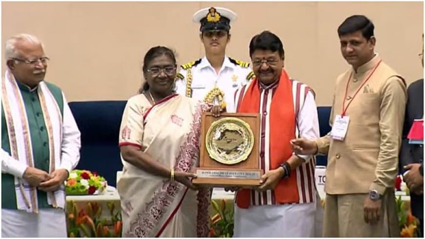 इंदौर को 8वीं बार मिला देश के सबसे स्वच्छ शहर का खिताब इंदौर को 8वीं बार मिला देश के सबसे स्वच्छ शहर का खिताब