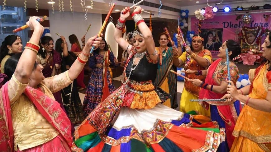 गरबा पर बवाल... मध्यप्रदेश में नवरात्रि से पहले शुरू हो गई ‘सनातनी क्रांति’ गरबा पर बवाल... मध्यप्रदेश में नवरात्रि से पहले शुरू हो गई ‘सनातनी क्रांति’