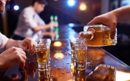 दिल्ली सरकार का भरा खजाना, शराब से 15 फीसदी बढ़ी कमाई