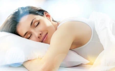 त्वचा और हैल्दी बाल दोनों के लिए बहुत ही फायदेमंद है ब्यूटी स्लीप