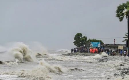 चेतावनी...110 किमी तक गति से आंध्र की ओर बढ़ रहा तूफान ‘मोंथा’